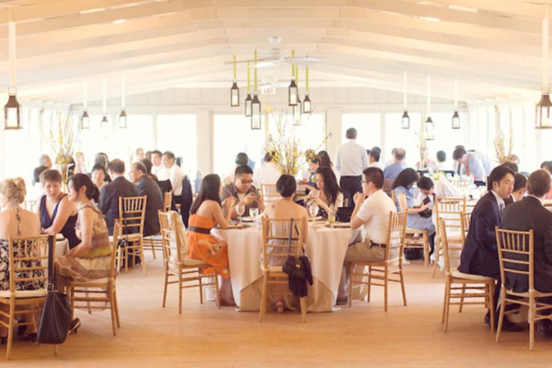 Đặt tiệc cưới tại nhà quận 12 – Cách sắp xếp chỗ ngồi hoàn hảo trong bữa tiệc